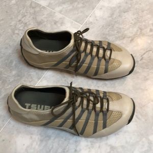 Tsubo women’s athletic shoe, size 9, cream & khaki. Excellent condition.
